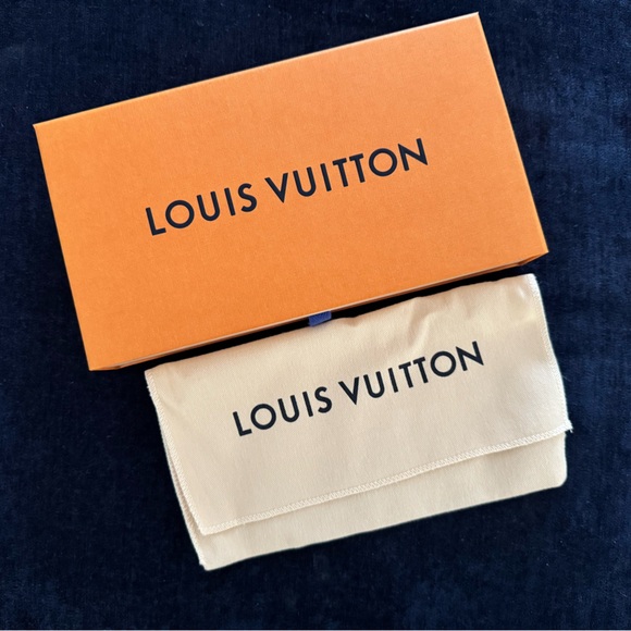 Louis Vuitton Orange Box with Beige Dust Bag - Picture 1 of 2